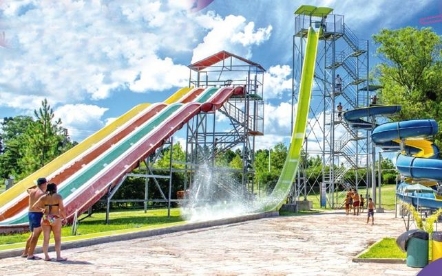 Las termas se suman a la temporada de verano con un parque acuático