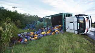 Federal: camión con garrafas volcó en ruta 22&nbsp;