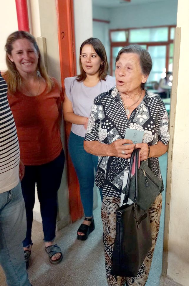 Con 80 años se recibió de profesora de lengua y literatura