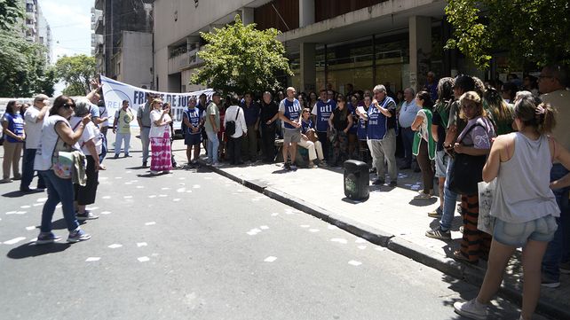 Protesta gremial de trabajadores de Pami I.