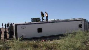 Más de 20 heridos tras el choque y vuelco de un micro en San Juan