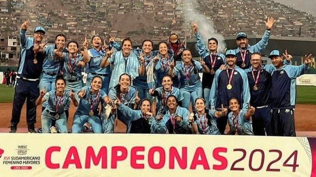 El festejo del equipo orientado por Gonzalo Zapata.