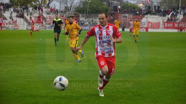El Decano debutó con una derota ante Flandria como local