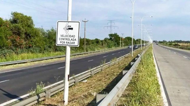 Paranaenses comenzaron a recibir multas del nuevo radar ubicado en el kilómetro 5 Paranaenses comenzaron a recibir multas del nuevo radar ubicado en el kilómetro 5