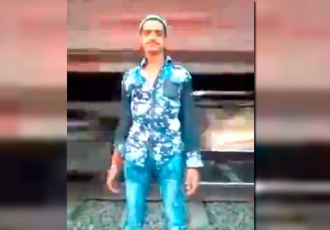 VIDEO: Se hizo el vivo cuando pasaba el tren y terminó mal