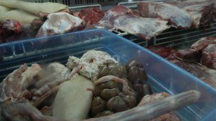 Allanan frigoríficos de Berazategui por las muertes por consumo de carne contaminada