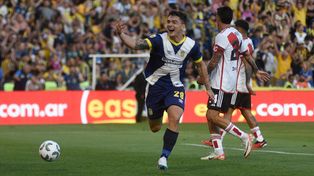 Luca Martínez Dupuy ya empujó al gol el excelente pase de Campaz en una jugada que el propio mexicano inició.