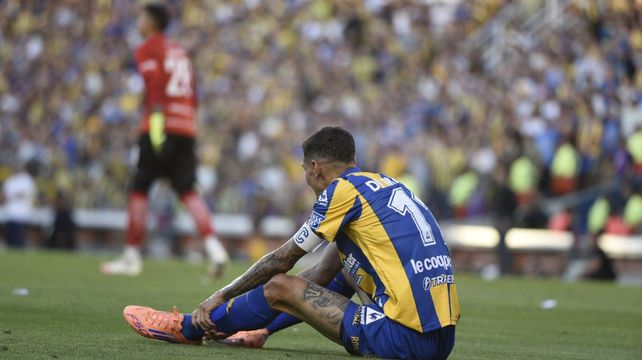Ángel Di María no pudo avanzar con Central para ir por el título del Clausura. Estudiantes le ganó bien.
