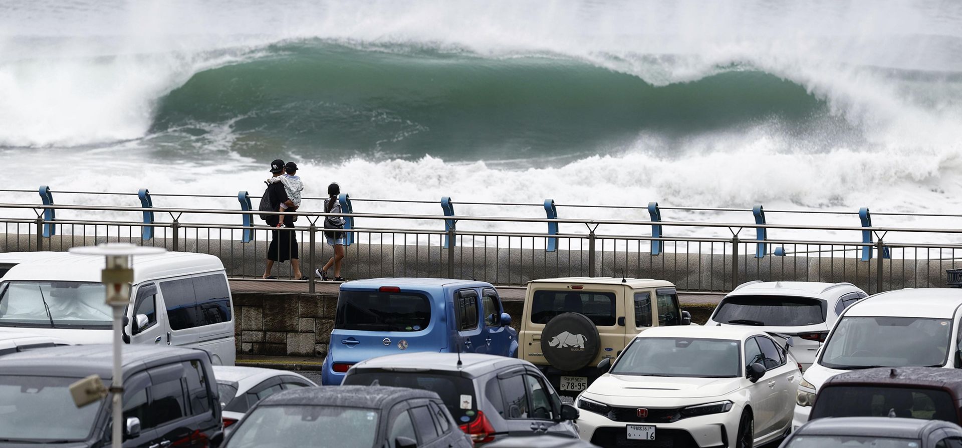 Grandes olas causadas por la tormenta tropical Chan-hom rompen cerca de la orilla en Oarai, prefectura de Ibaraki, Japón, el martes 11 de agosto de 2026. (/Kyodo News via AP) Grandes olas causadas por la tormenta tropical Chan-hom rompen cerca de la orilla en Oarai, prefectura de Ibaraki, Japón, el martes 11 de agosto de 2026. (/Kyodo News via AP)