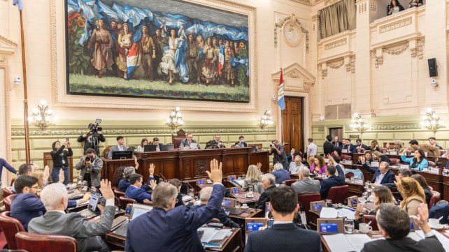 El proceso que se inició el 14 de julio terminará el 12 de septiembre con la jura de la nueva Carta Magna santafesina El proceso que se inició el 14 de julio terminará el 12 de septiembre con la jura de la nueva Carta Magna santafesina