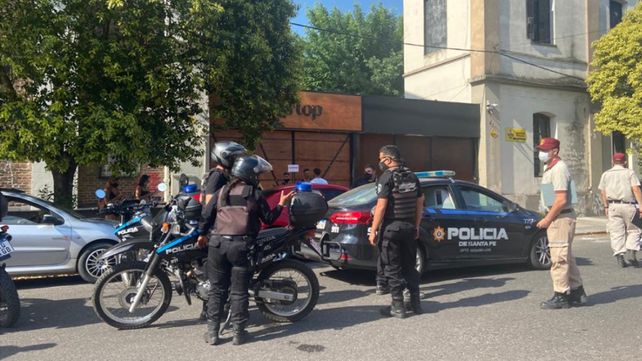 La fiesta clandestina en un boliche de Brown al 3100 fue desbaratada este sábado por personal policial y de la GUM.&nbsp;