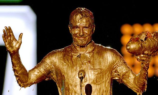 Beckham y dos de sus hijos, bañados en oro