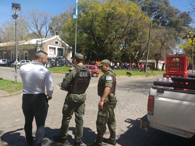 Gendarmería irrumpió en una actividad en la Siberia al cumplirse los dos meses de la desaparición de Santiago Maldonado. (Foto:&nbsp; FUR Rosario)