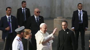 Queman tres templos católicos en Chile luego de la llegada del papa Francisco