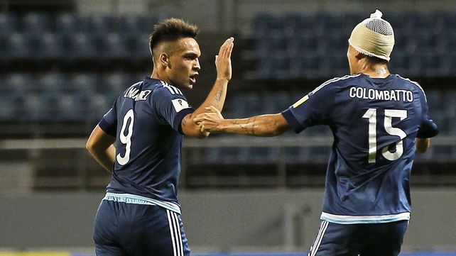 Argentina goleó a Guinea y espera resultados ajenos para clasificar