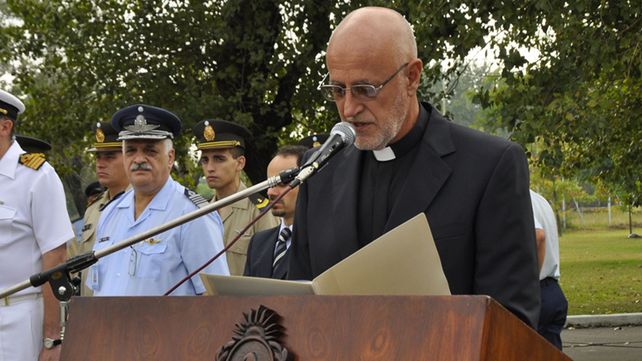 Si no quieren tener hijos, cierren las piernas, les dijo un obispo a las alumnas de una escuela