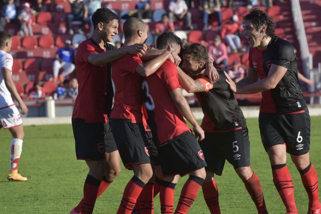 Con lo último que le quedaba, Newells encontró el empate cuando el partido se cerraba