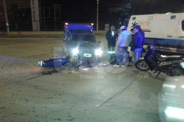 Una camioneta chocó con una moto en Lamadrid y Mendoza