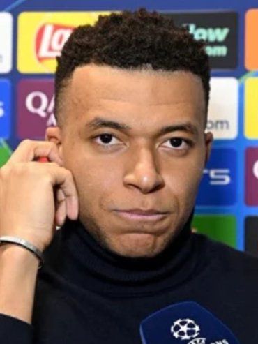 Kylian Mbappé quedó en el centro de las críticas en Francia tras dejar la concentración
