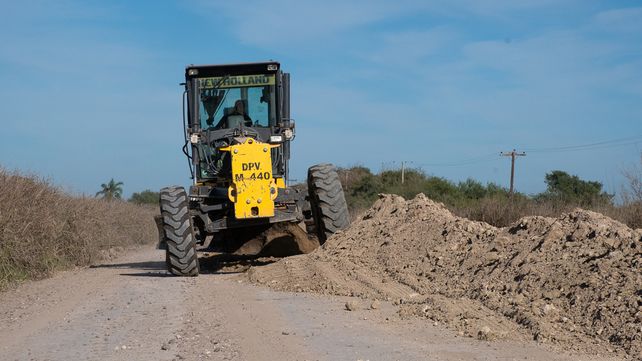 Las obras de mejora en la ruta 33 entre Viale y Maciá están a cargo de zonal XVIII Seguí. En total se utiliza 1.500 m3 del material.