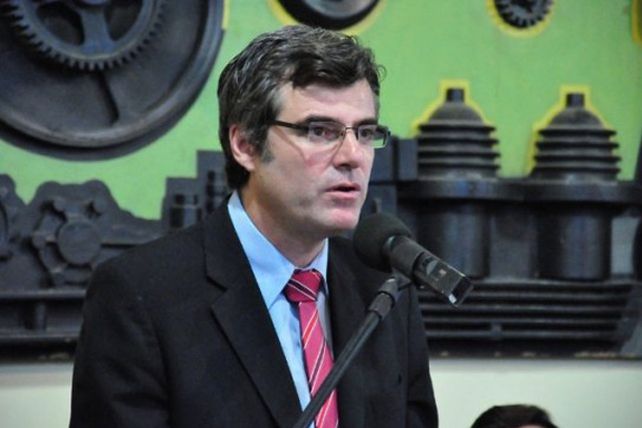 Con acento kirchnerista, asume Freyre al frente del PJ santafesino