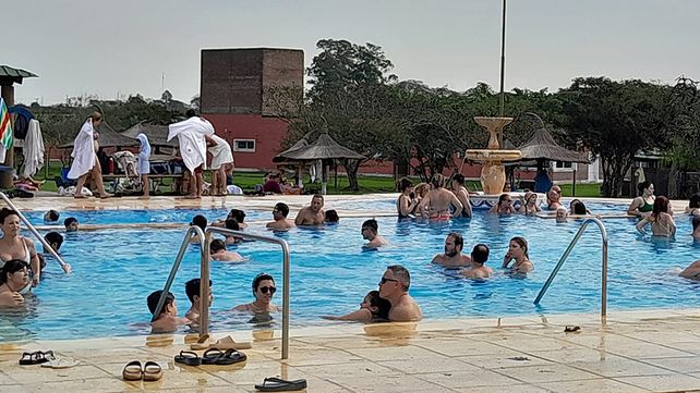 En el vecino país ya iniciaron las vacaciones de invierno. Con el nuevo aumento de la brecha cambiaria tras la suba del blue