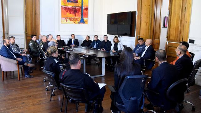 El ministro de Gestión Pública, Marcos Corach, se reunió con el ministro de Seguridad provincial, Claudio Brilloni, y con los altos jefes policiales de la provincia para 