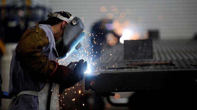 Combo letal. La actividad industrial arrastraba el impacto de una recesión y ahora se profundizó con la pandemia.