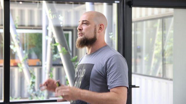 Un mundo distinto. El especialista Sebastián Bortnik analizó la relación entre tecnología y trabajo.