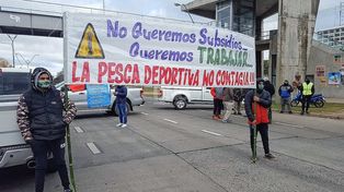Trabajadores de la pesca deportiva vuelven a las rutas a protestar para que habiliten su actividad laboral.