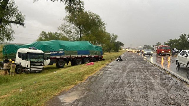 Un auto y un camión colisionaron en el kilometro 159 de la Ruta 12
