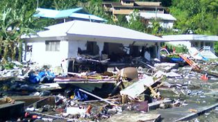Ya son m&aacute;s de 120 las v&iacute;ctimas fatales por el tsunami de Samoa
