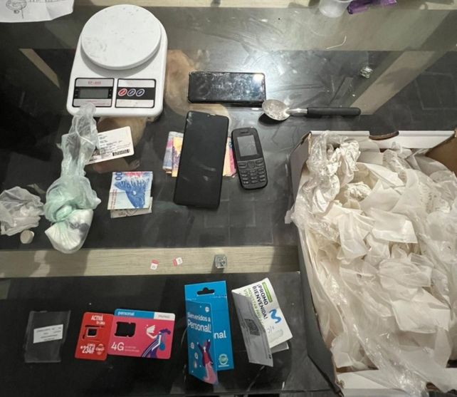 Los elementos secuestrados en el allanamiento en el que fue detenida una de las hijas del Guille Cantero.