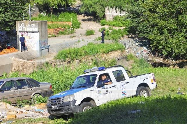 Feroz enfrentamiento con tres personas baleadas internadas en el San Martín