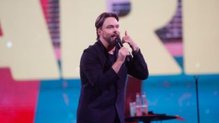 El comediante venezolano George Harris fue rechazado por el público chileno en Viña del Mar por tuis en contra de Salvador Allende