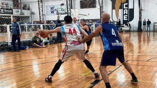 El Internacional de Clubes de Maxibásquet se juega con mucha intensidad. Nadie regala nada.