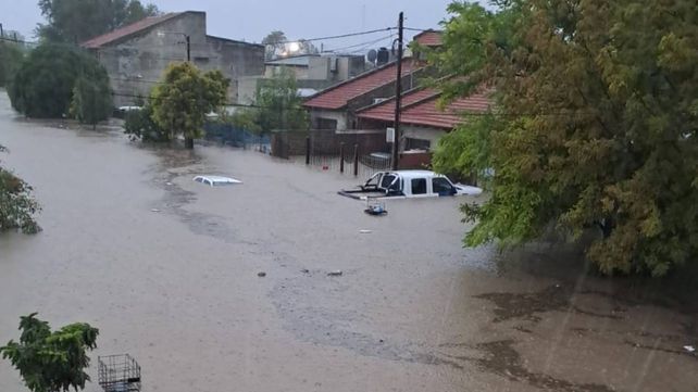 Un fuerte temporal se desplegó sobre Bahía Blanca y dejó la ciudad bajo agua.