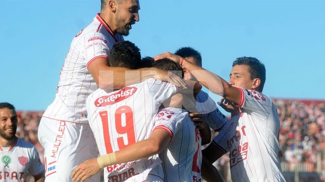 Unión cerró el 2016 festejando ante su gente con una victoria frente a Racing por 1 a 0