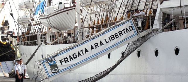 Anclada en Ghana. La Fragata Libertad está retenida en el puerto de Tema desde el 2 de octubre pasado.