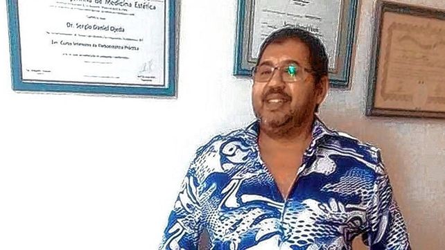 El cirujano está imputado por el delito de homicidio simple por la muerte de una paciente uruguaya.