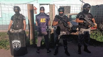 Detuvieron a seis personas en el barrio Las Delicias por amenazas y usurpaciones