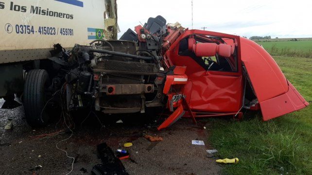 Chocaron dos camiones y un conductor fue hospitalizado