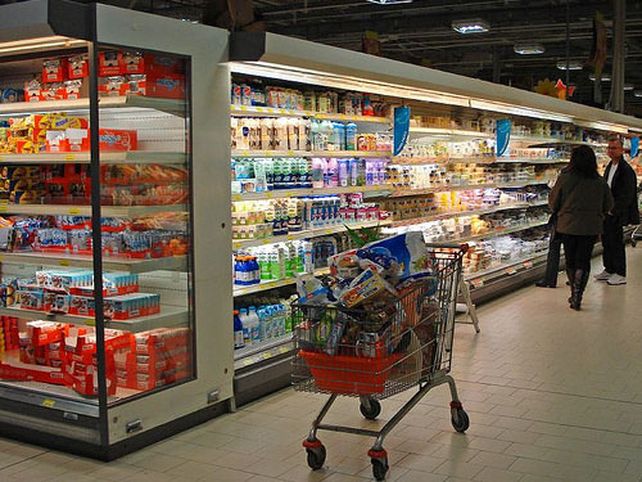 Analizarán la propuesta de una tarjeta de crédito exclusiva para los supermercados