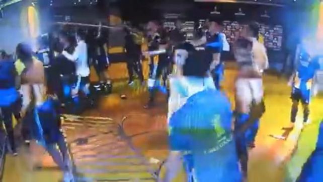 Serios incidentes con jugadores de Boca: gases lacrimógenos en los vestuarios del Mineirão