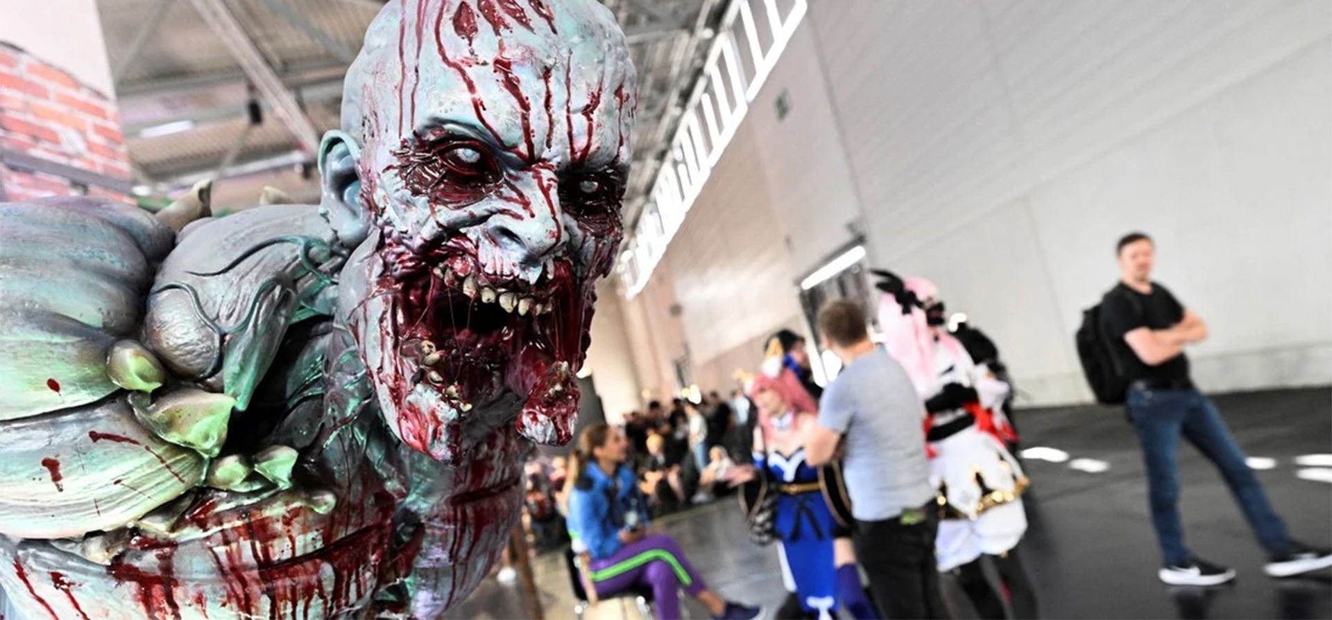 Una estatua que representa a un monstruo del videojuego Dying Light 2 se exhibe en la Gamescom 2022. Foto: Reuters