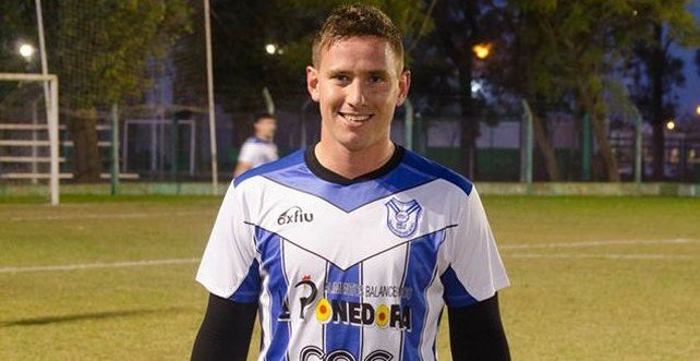 Izaguirre jugó Federal B para Viale FBC.