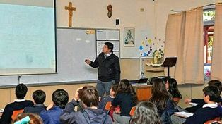 Código. Los educadores deberán respetar las normas enumeradas por las instituciones educativas.