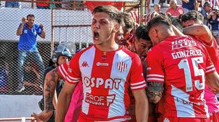 Unión avanza en gestiones con Boca para retener a Roldán