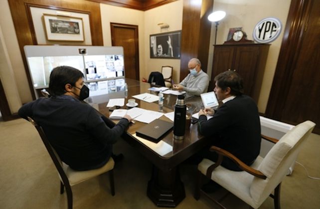 cónclave. El gobernador Axel Kicillof recibió al ministro Daniel Gollán y al viceministro Nicolás Kreplak.