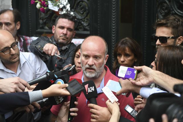 En la puerta de la Morgue Judicial